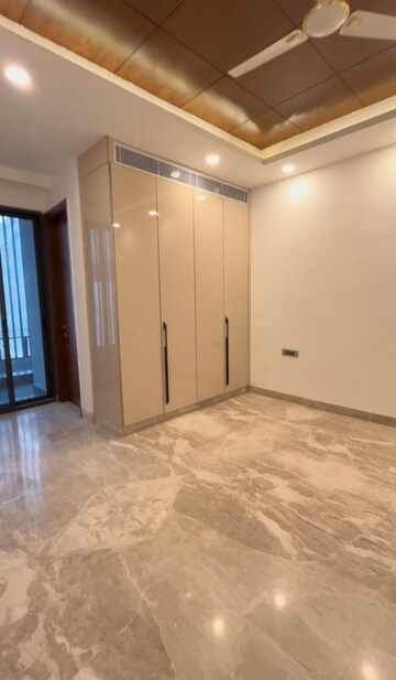 Room in 4 BHK Builder Floor at Ansal Sushant Lok I, Sector 43 – for Rent