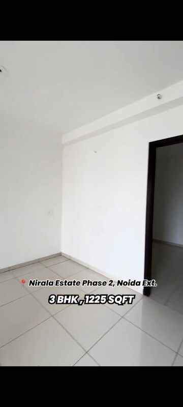 Room in 3 BHK Apartment at Nirala Estate II, Tech Zone 4 Greater Noida – for Sale