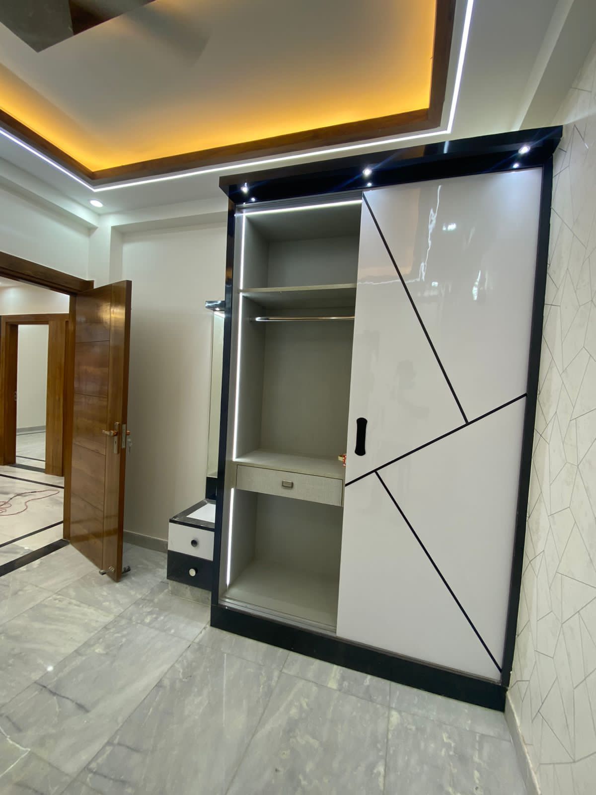 4 BHK + Servant Room Apartment For Sale in Saya Gold Avenue