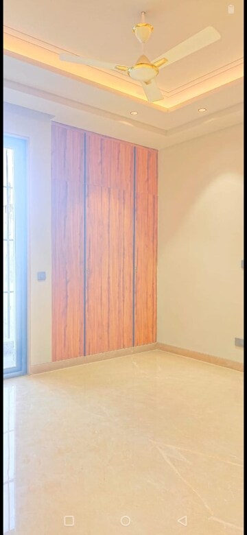 Room in 3 BHK Builder Floor at Defence Colony – for Rent