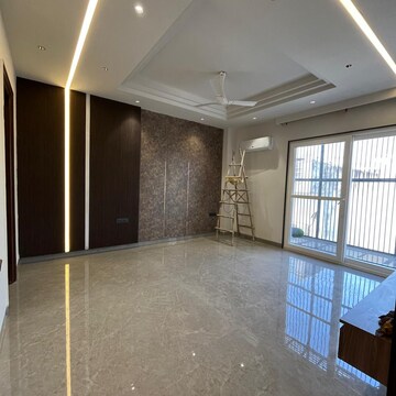 Room in 3 BHK Builder Floor at Sector 57 – for Rent
