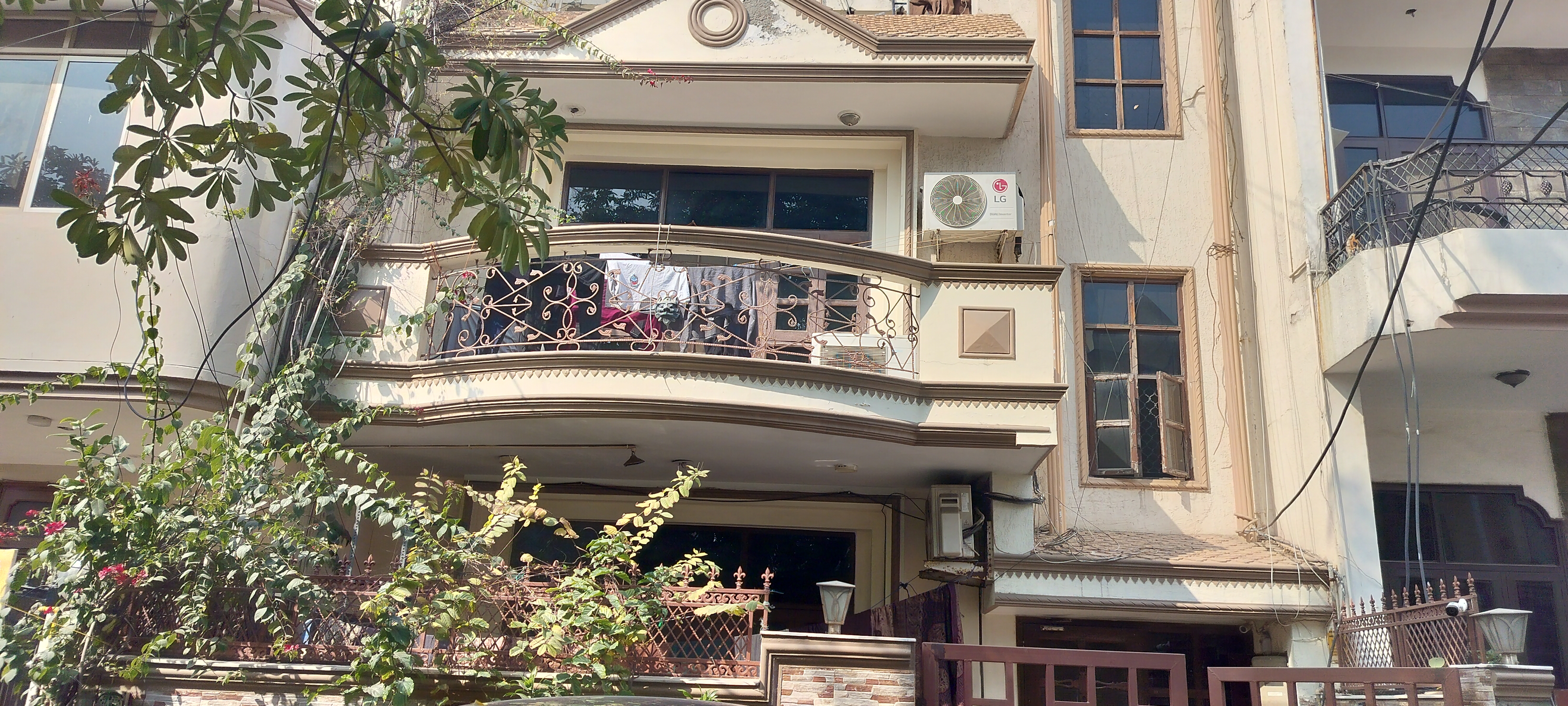 6+ BHK + Servant Room Independent House For Sale in RWA Apartments Sector 41