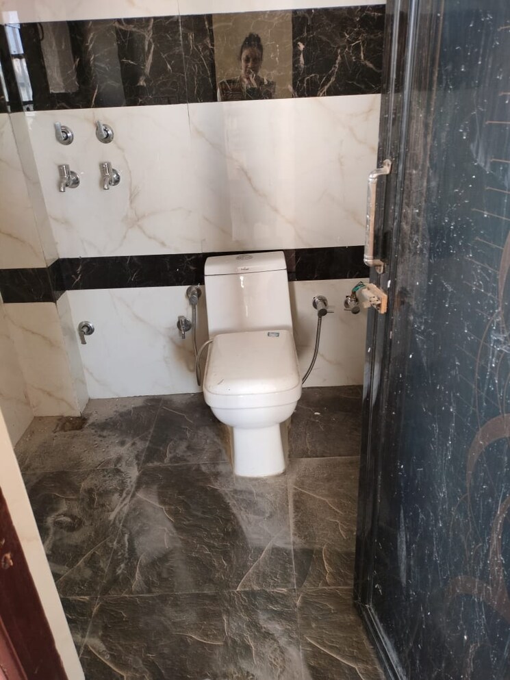 Bathroom, ambala highway 3 Bedroom 1668 Sq.Ft. Builder Floor In Ambala Highway Zirakpur 8104010