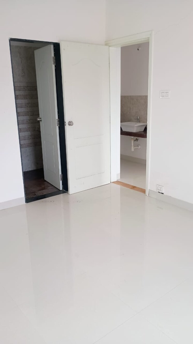 Bathroom, shree-tirupati-maple-tower 2 Bedroom 850 Sq.Ft. Apartment In Kondhwa Pune 8104033