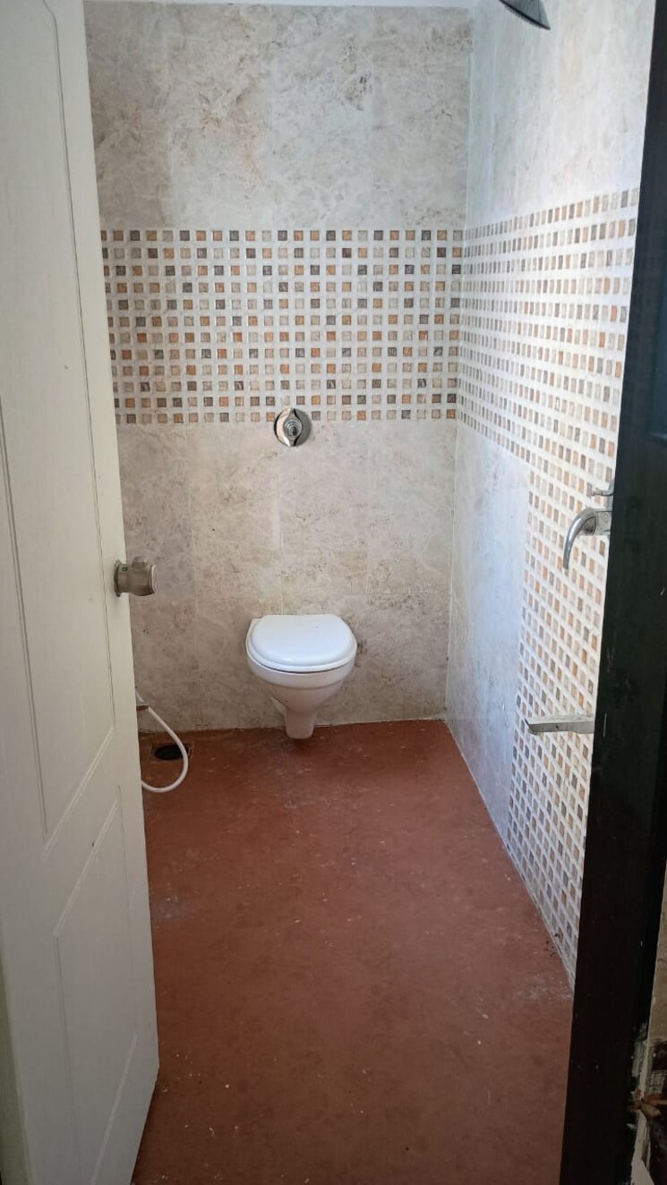 Bathroom, shree-tirupati-maple-tower 2 Bedroom 850 Sq.Ft. Apartment In Kondhwa Pune 8104033