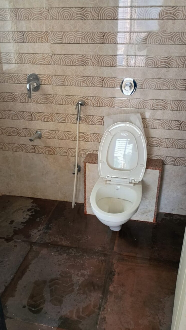 Bathroom, shree-tirupati-maple-tower 2 Bedroom 850 Sq.Ft. Apartment In Kondhwa Pune 8104033