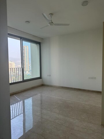 Room in 3 BHK Apartment at Oberoi Realty Esquire, Goregaon East – for Rent