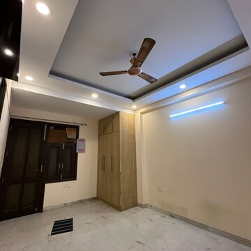 Room in 3 BHK Builder Floor at Sector 46 – for Rent