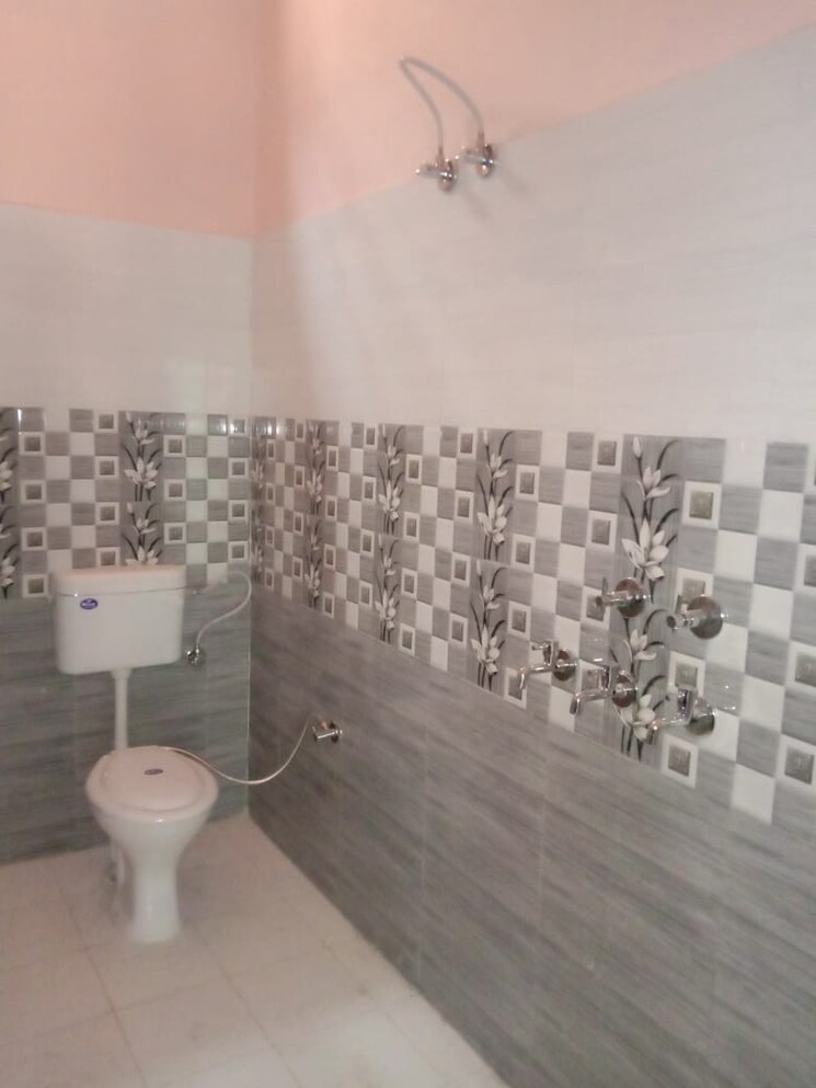 Bathroom, vrindavan-garden 1 Bedroom 60 Sq.Yd. Independent House In Sector 16b Greater Noida Greater Noida 8104089