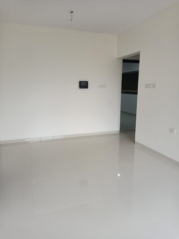 Room in 3 BHK Apartment at Lodha Sterling, Kolshet Road – for Rent