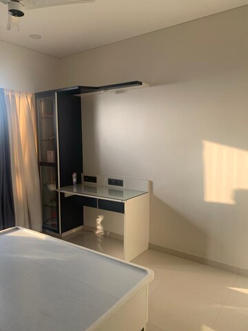 Room in 4 BHK Apartment at Kanakia Levels, Malad East – for Rent