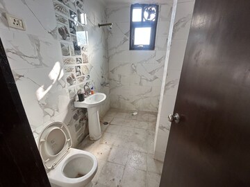 Attached Bathroom in 2 BHK Builder Floor at Saket – for Rent