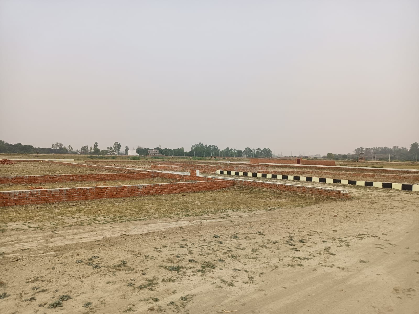 Plot For Sale in Jewar Road Radisson Hotel