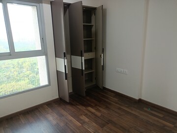 Room in 2 BHK Apartment at Piramal Vaikunth, Balkum Pada – for Sale