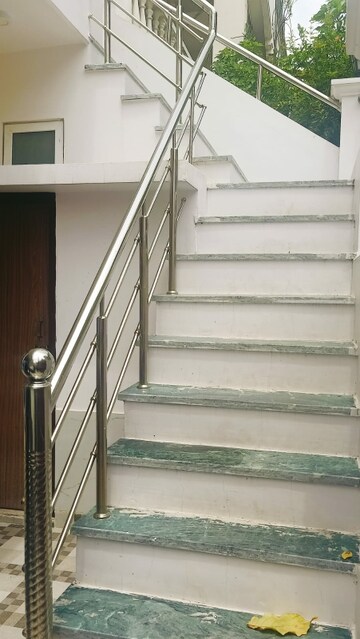 Staircase in 3 BHK Apartment at Shalimar Gallant, Mahanagar – for Rent