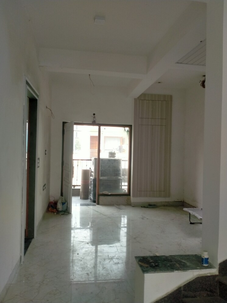 Room, sector 130 2 Bedroom 85 Sq.Yd. Independent House In Sector 130 Noida 8104258