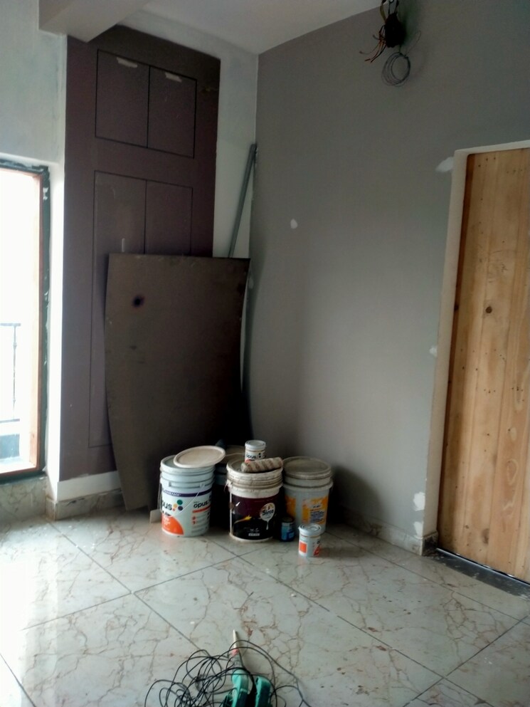 Room, sector 130 2 Bedroom 85 Sq.Yd. Independent House In Sector 130 Noida 8104258