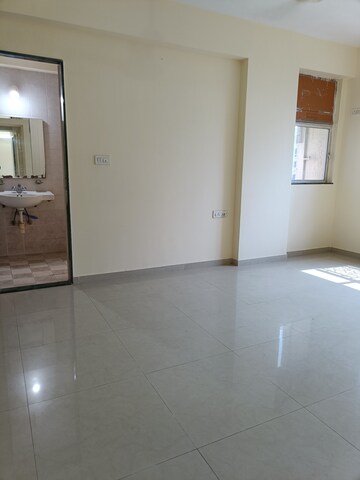 Room in 2 BHK Apartment at Hiranandani Estate Winona, Ghodbunder Road – for Rent