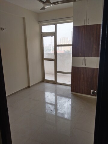 Room in 2 BHK Apartment at Pyramid Heights, Sector 85 – for Rent