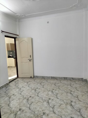 Room in 2 BHK Builder Floor at Sushant Golf City – for Rent