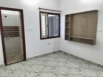 Room in 2 BHK Builder Floor at Sushant Golf City – for Rent