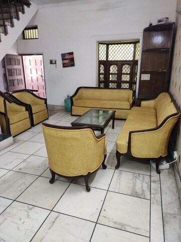 Living Room in 2 BHK Builder Floor at Ansal Sushant Lok I, Sector 43 – for Rent