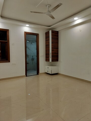 Room in 3 BHK Builder Floor at Chattarpur – for Rent