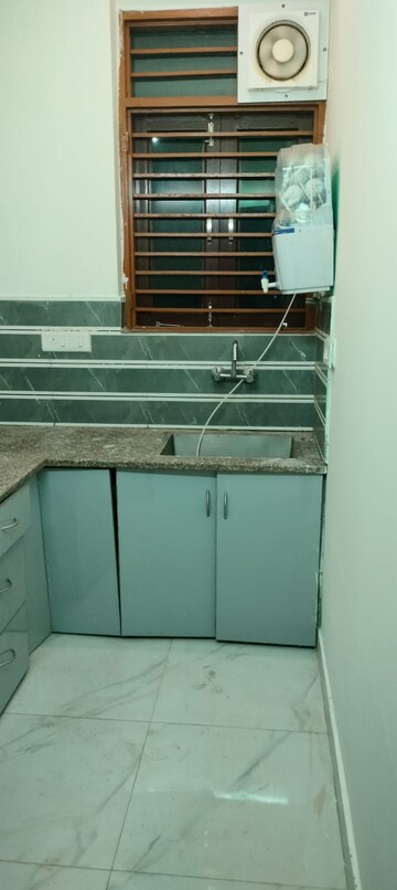 Furnished Amenities in 1.5 BHK Builder Floor at Sector 23 – for Rent