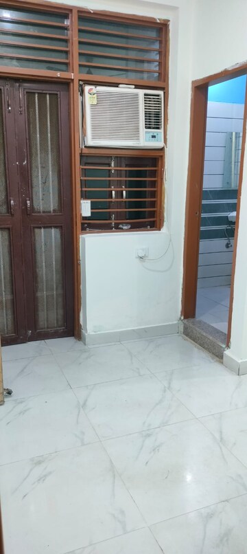 Room in 1.5 BHK Builder Floor at Sector 23 – for Rent