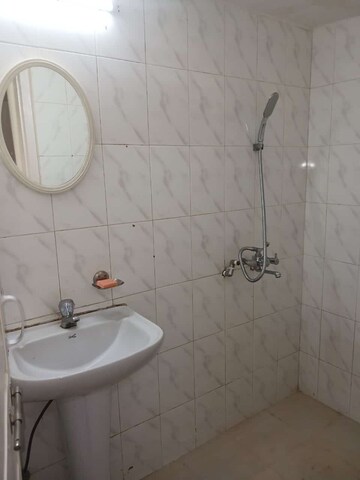 Bathroom in 1.5 BHK Apartment at Dadar West – for Rent