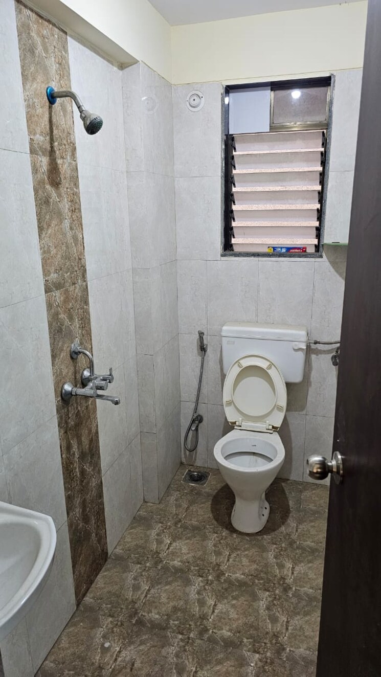 Attached Bathroom, raunak-unnathi-woods-phase-4-and-5 2 Bedroom 600 Sq.Ft. Apartment In Ghodbunder Road Thane 8104376