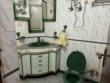 Bathroom in 3 BHK Apartment at Mansrowar Apartment, Sector 61 – for Rent