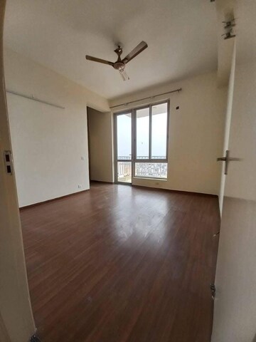 Room in 3 BHK Apartment at Emaar Emerald Floors Premier, Sector 65 – for Rent