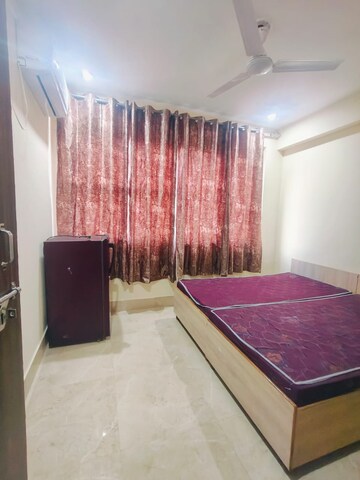 Bedroom in 2.5 BHK Apartment at Suncity Essel Tower, Sector 28 – for Rent