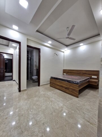 Room in 3 BHK Builder Floor at Sector 7 – for Rent