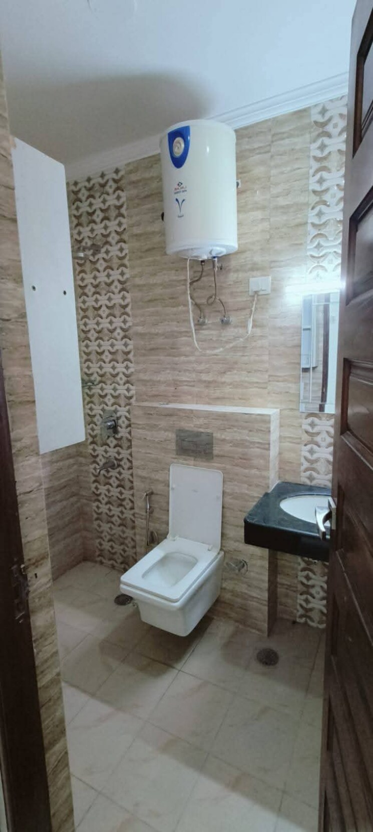 Bathroom, sector 9 3 Bedroom 254 Sq.Yd. Builder Floor In Sector 9 Gurgaon 8104437