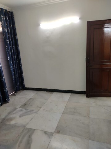 Room in 2 BHK Builder Floor at Ansal Sushant Lok I, Sector 43 – for Rent