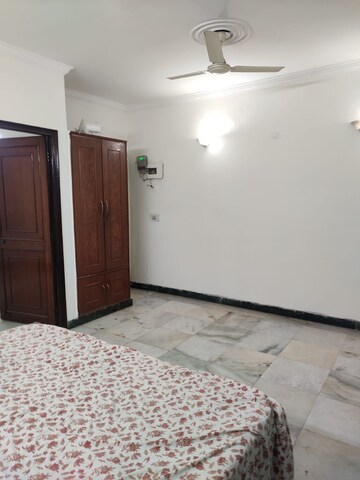 Room in 2 BHK Builder Floor at Ansal Sushant Lok I, Sector 43 – for Rent