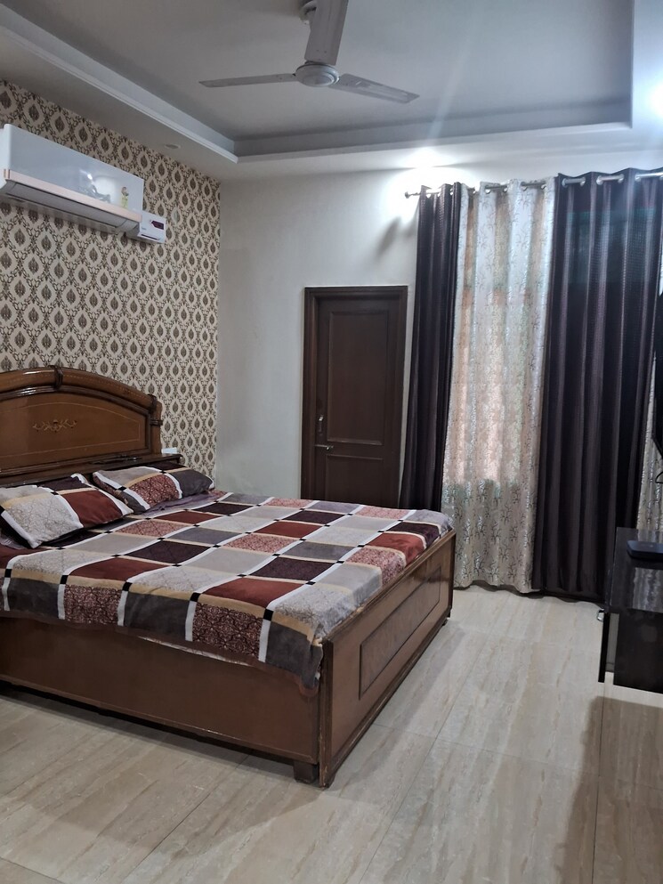 Bedroom, peer mucchalla 3 Bedroom 1650 Sq.Ft. Builder Floor In Peer Mucchalla Zirakpur 8104454