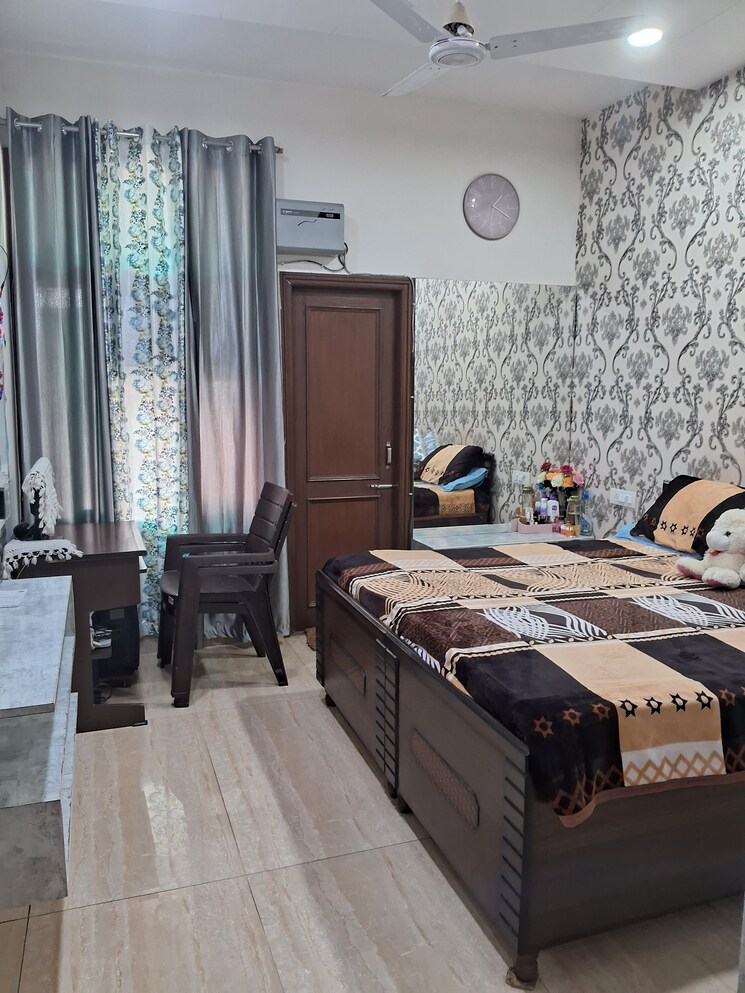 Bedroom, peer mucchalla 3 Bedroom 1650 Sq.Ft. Builder Floor In Peer Mucchalla Zirakpur 8104454