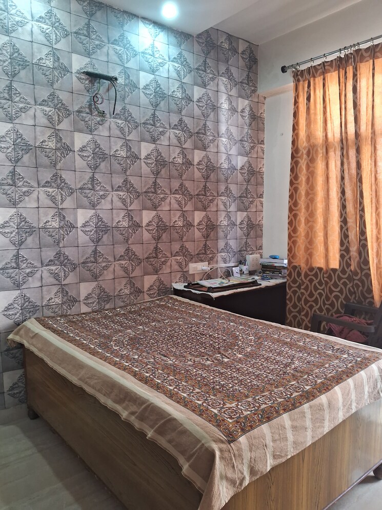 Bedroom, peer mucchalla 3 Bedroom 1650 Sq.Ft. Builder Floor In Peer Mucchalla Zirakpur 8104454
