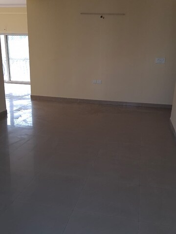 Room in 4 BHK Apartment at Sector 77 – for Sale