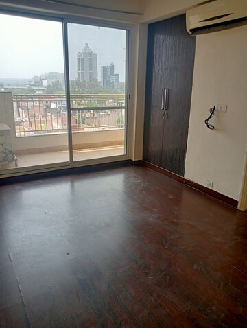 Room in 3 BHK Apartment at Orchid Petals, Sector 49 – for Rent