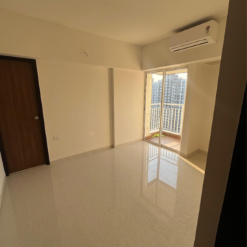 Master Bedroom in 2 BHK Apartment at Lodha Amara, Sandoz Baug – for Rent