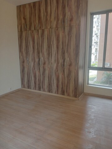Room in 3.5 BHK Apartment at Orchid Petals, Sector 49 – for Rent