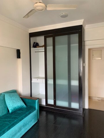 Room in 3 BHK Apartment at Raheja Sherwood, Goregaon East – for Rent