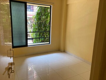 Room in 2 BHK Apartment at Seawoods – for Sale
