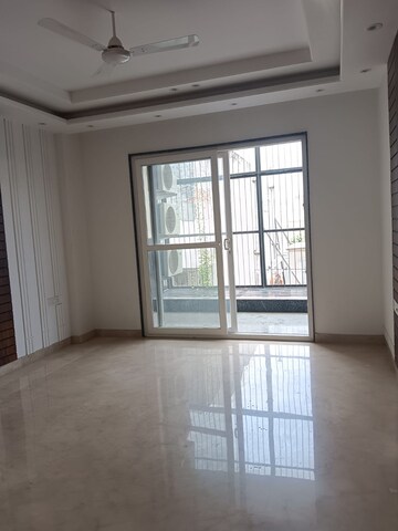 Room in 4 BHK Builder Floor at Ansal Sushant Lok I, Sector 43 – for Rent