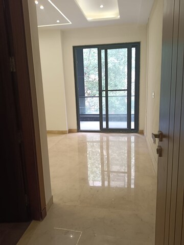 Room in 4 BHK Builder Floor at Ansal Sushant Lok I, Sector 43 – for Rent