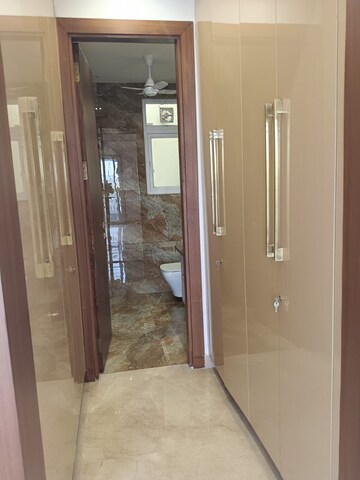 Building Lobby in 4 BHK Builder Floor at Ansal Sushant Lok I, Sector 43 – for Rent